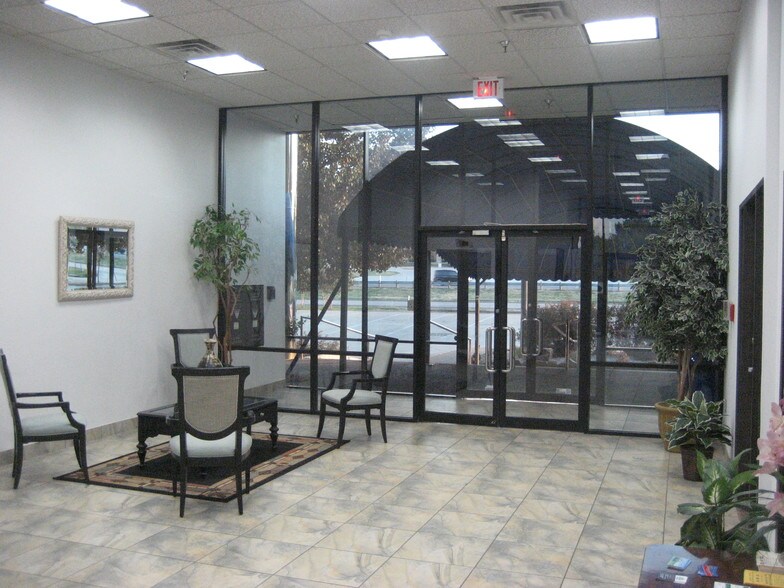 3939 E US Highway 80, Mesquite, TX à louer - Hall d’entrée - Image 3 de 12