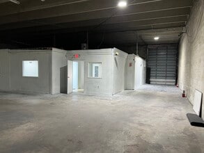 7282-7302 NW 70th St, Miami, FL à louer Photo intérieure- Image 1 de 5