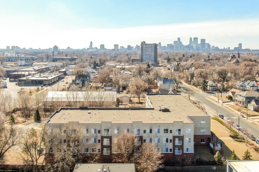 2101 Washington St NE, Minneapolis, MN à vendre - Photo du bâtiment - Image 2 de 12