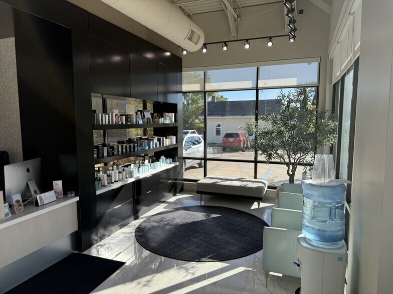 116 Mill St, Fenton, MI à vendre - Photo intérieure - Image 3 de 10