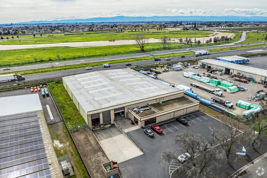 1246 Vanderbilt Cir, Manteca, CA à louer - Aérien - Image 3 de 4