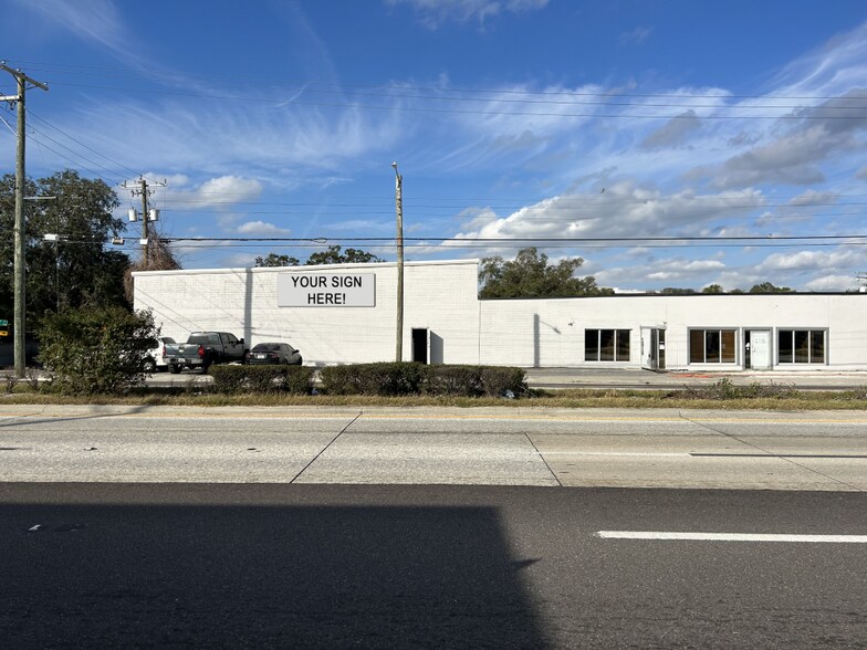 4504 E Hillsborough Ave, Tampa, FL à louer - Photo du bâtiment - Image 1 de 9
