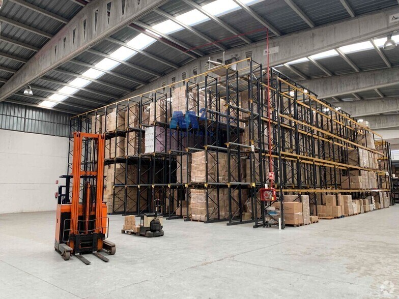 Industriel dans Daganzo de Arriba, Madrid à louer - Photo du bâtiment - Image 2 de 4