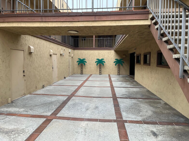 5241 E 2nd St, Long Beach, CA for lease - Building Photo - Image 3 of 8