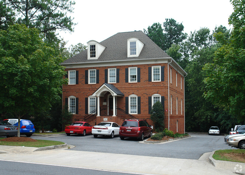 585 Colonial Park Dr, Roswell, GA à vendre - Photo principale - Image 1 de 90