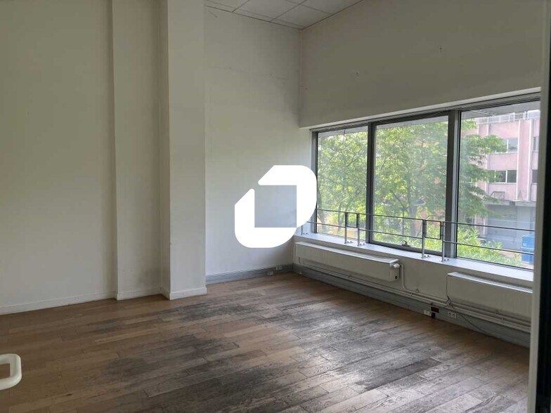 Office in Saint-Denis for lease - Interior Photo - Image 2 of 9