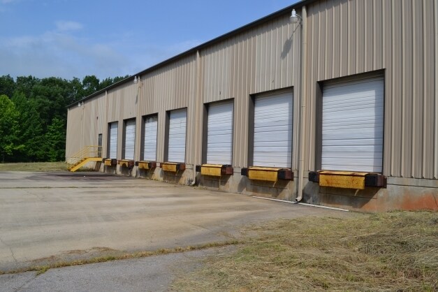 Plus de détails pour 840 Tightsqueeze Industrial Rd, Chatham, VA - Industriel à louer