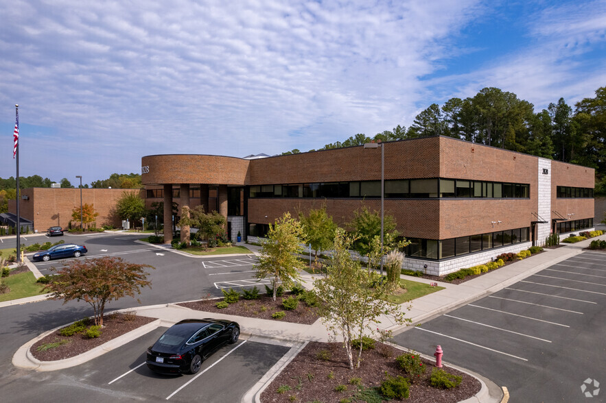 2828 Pickett Rd, Durham, NC for lease - Building Photo - Image 1 of 6