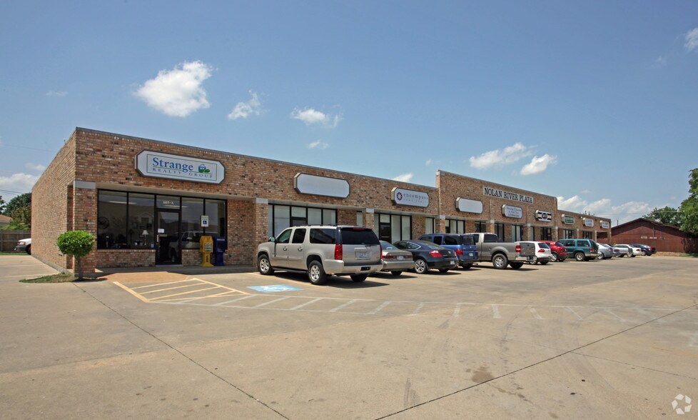 605 N Nolan River Rd, Cleburne, TX à louer - Photo du bâtiment - Image 1 de 9