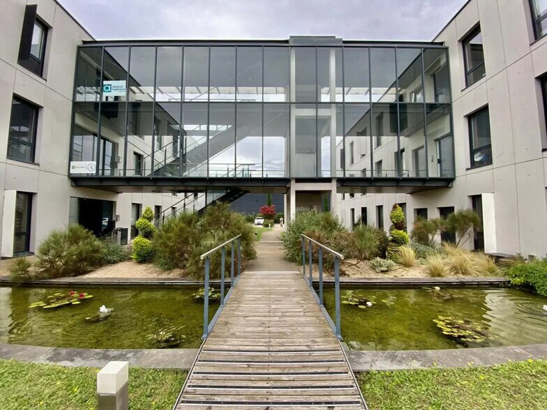 Bureau dans Saint-Priest à louer - Photo du bâtiment - Image 2 de 20