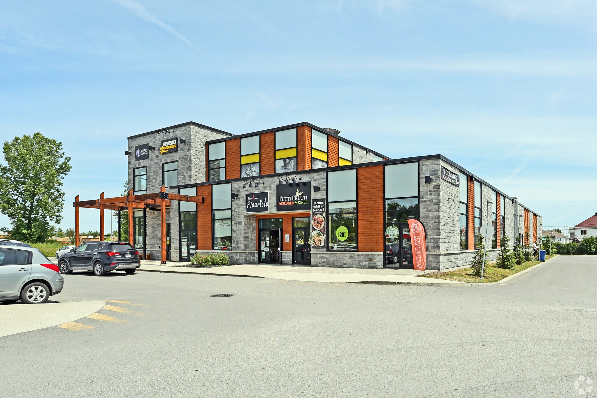 425 Ch Vanier, Gatineau, QC for sale Primary Photo- Image 1 of 1