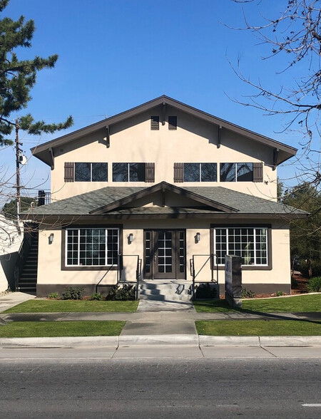 2324 Truxtun Ave, Bakersfield, CA à vendre - Photo du bâtiment - Image 1 de 1