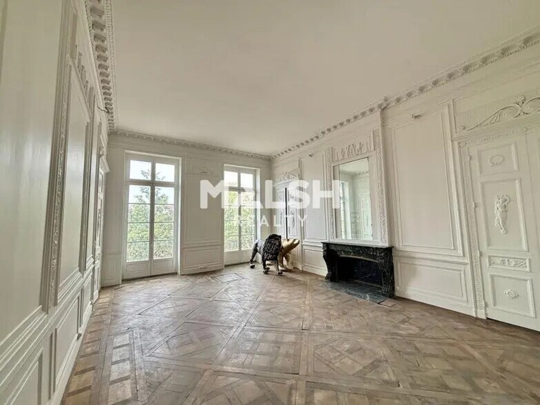 Office in Lyon for lease - Interior Photo - Image 3 of 8