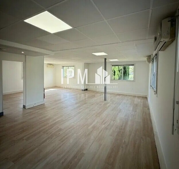 Office in Aix-en-Provence for lease - Interior Photo - Image 2 of 20