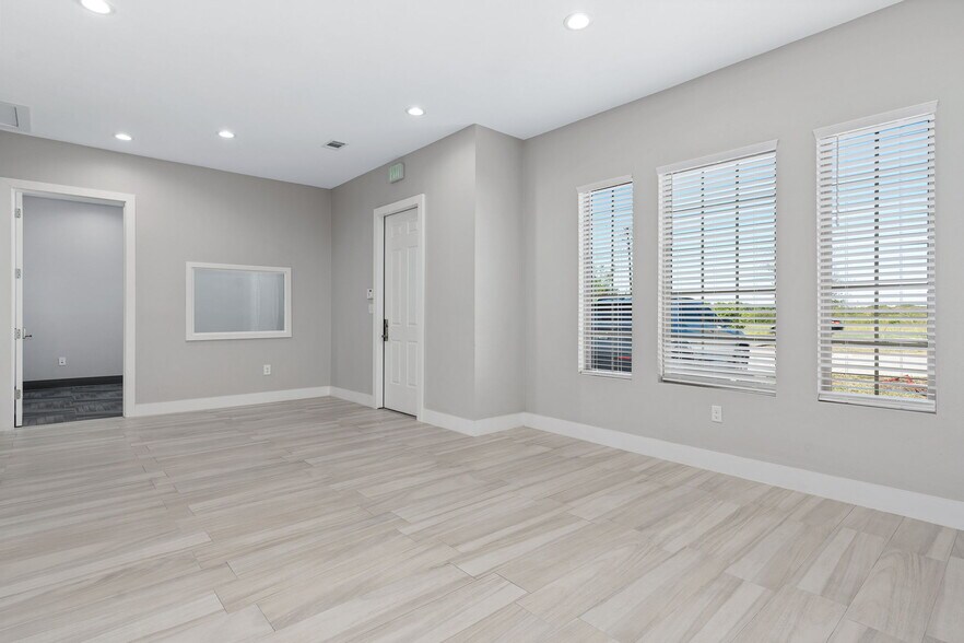 8212 Liberty Grove Rd, Rowlett, TX à vendre - Hall d’entrée - Image 2 de 32