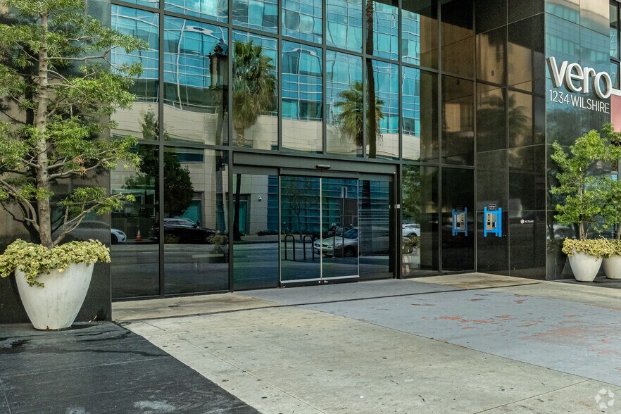 1234 Wilshire Blvd, Los Angeles, CA à louer - Photo du bâtiment - Image 2 de 4