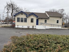 620 Suffolk Ave, Brentwood, NY à louer Photo du bâtiment- Image 1 de 15