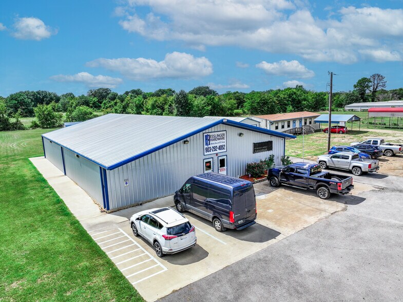 723 N Seven Points Dr, Seven Points, TX for sale - Building Photo - Image 2 of 29