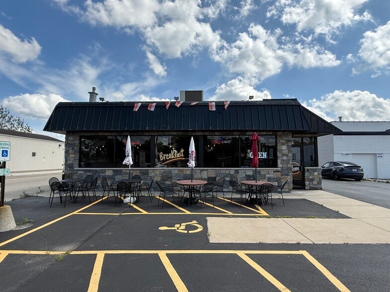 301 W Northwest Hwy, Barrington, IL for lease - Building Photo - Image 2 of 10