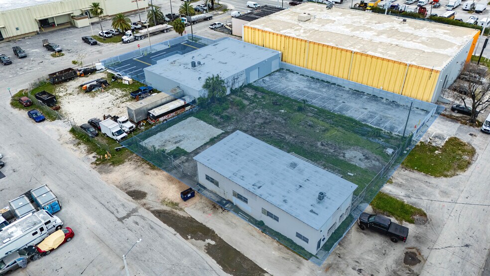 18631-18637 SW 105th Ave, Miami, FL à vendre - Photo du bâtiment - Image 1 de 1