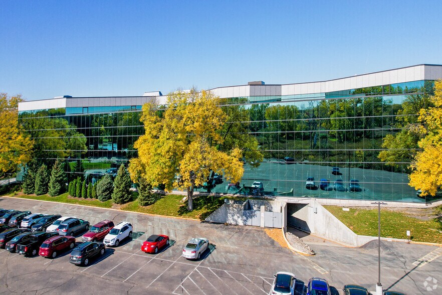 7100 Northland Cir N, Brooklyn Park, MN à louer - Photo du bâtiment - Image 1 de 45