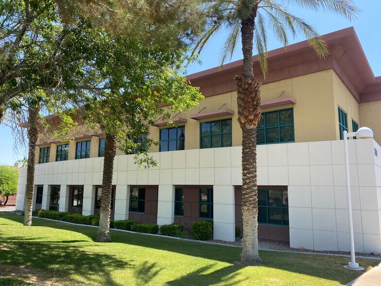 2650 Lake Sahara Dr, Las Vegas, NV à louer - Photo du bâtiment - Image 2 de 11