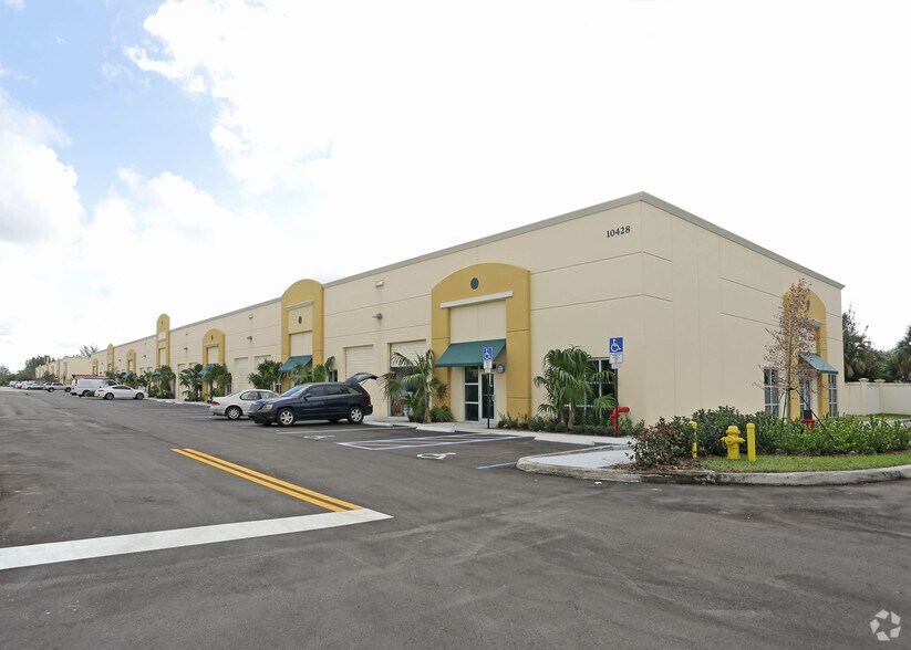 10428 W State Road 84, Davie, FL à louer - Photo du bâtiment - Image 2 de 9