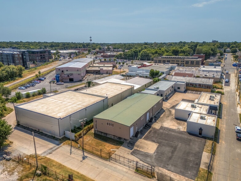 807 S Xanthus Ave, Tulsa, OK for lease - Building Photo - Image 2 of 15