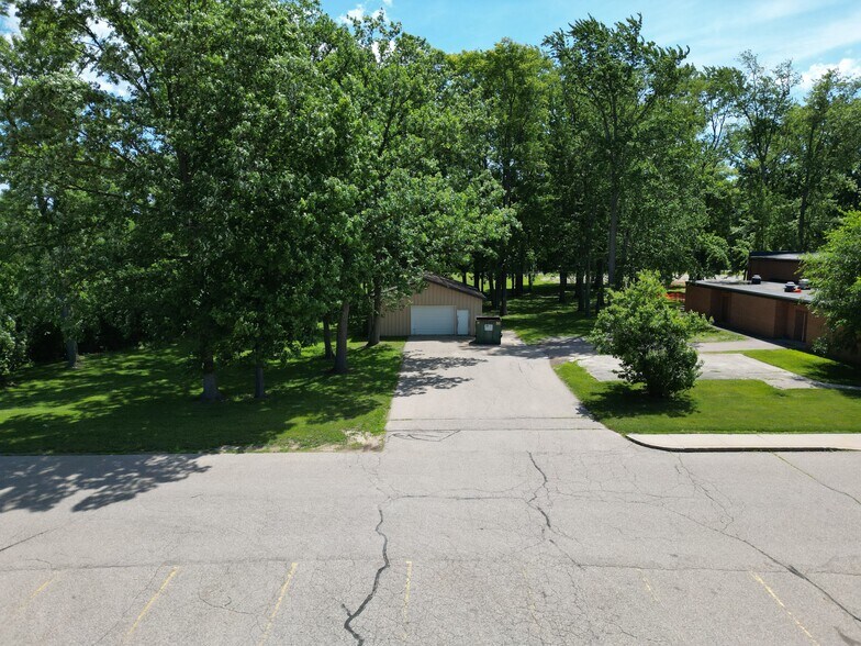 11218 N Linden Rd, Clio, MI à vendre - Photo du bâtiment - Image 3 de 56