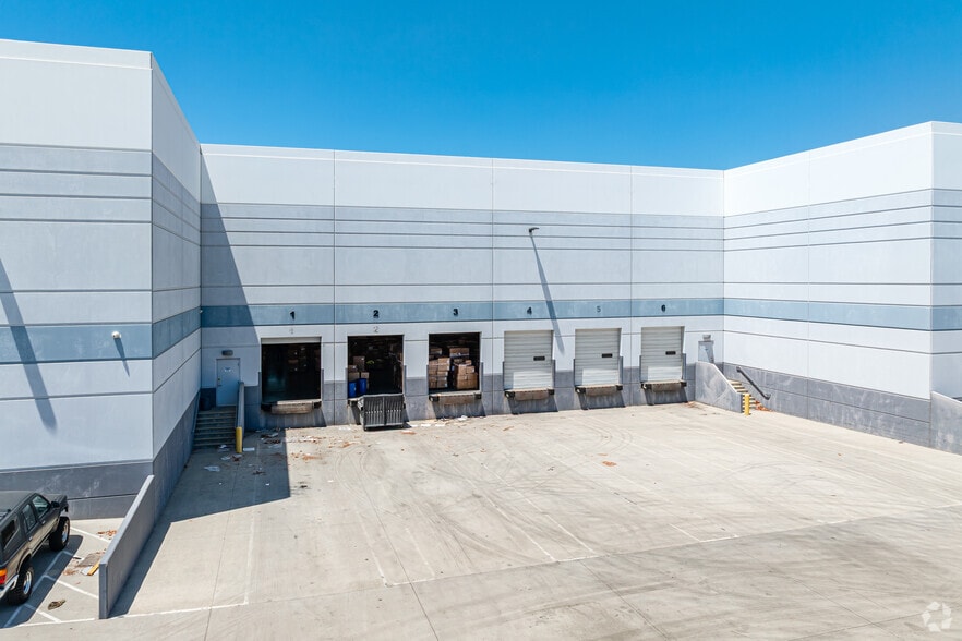 1011 N Todd Ave, Azusa, CA for lease - Building Photo - Image 2 of 4