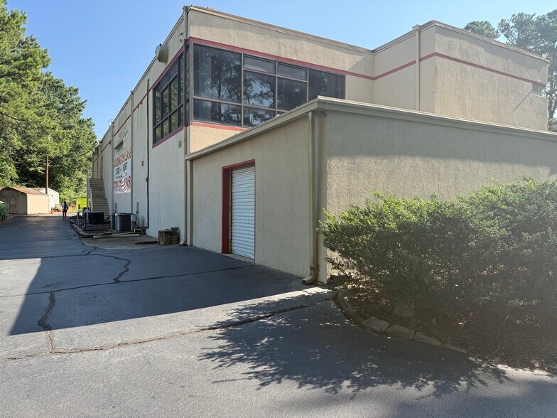 155 Woolco Dr, Marietta, GA à louer - Photo du bâtiment - Image 2 de 7