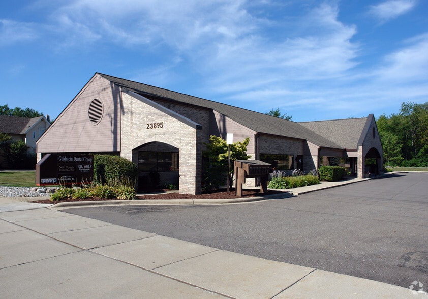 23895 Novi Rd, Novi, MI for sale - Building Photo - Image 2 of 6