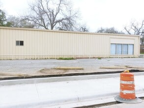 205 NE Loop 230, Smithville, TX for lease Interior Photo- Image 1 of 3