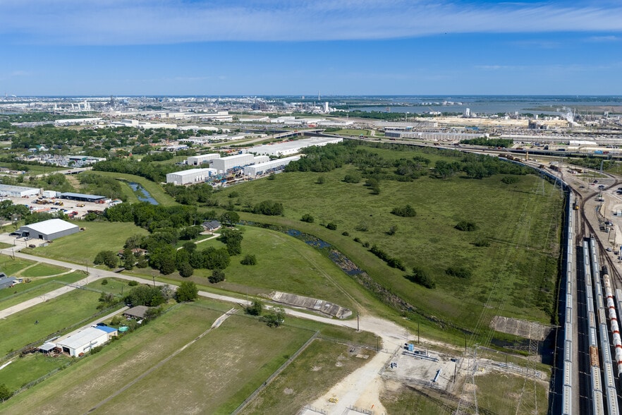 12042 N P St, La Porte, TX for lease - Building Photo - Image 3 of 5