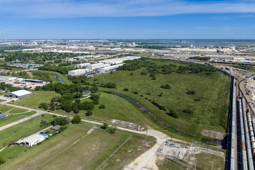 12042 N P St, La Porte, TX à louer - Photo du bâtiment - Image 3 de 5