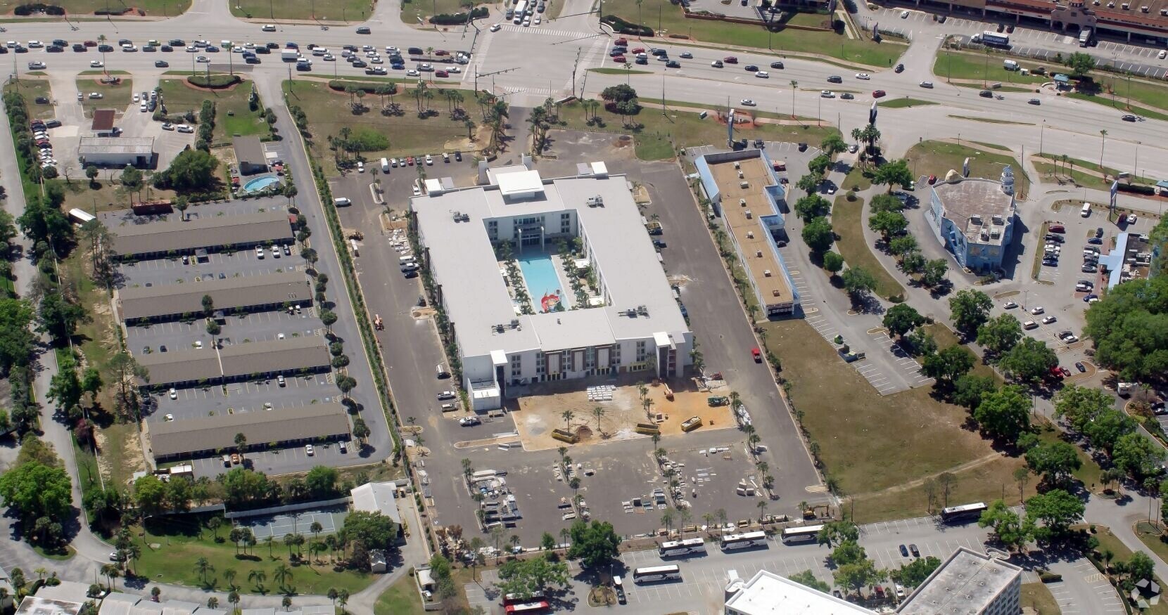 7491 W Irlo Bronson Memorial Hwy, Kissimmee, FL à louer Photo principale- Image 1 de 3