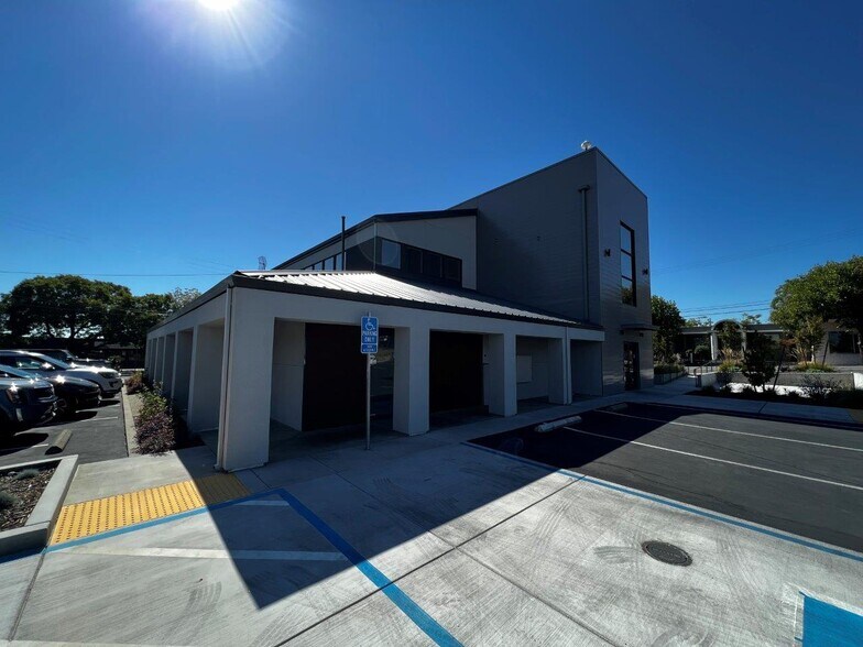 2001 Market St, Redding, CA à louer - Photo du bâtiment - Image 2 de 24