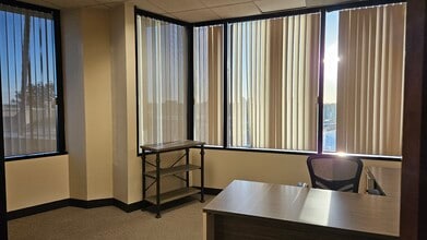 3020 Old Ranch Pky, Seal Beach, CA à louer Photo intérieure- Image 1 de 3