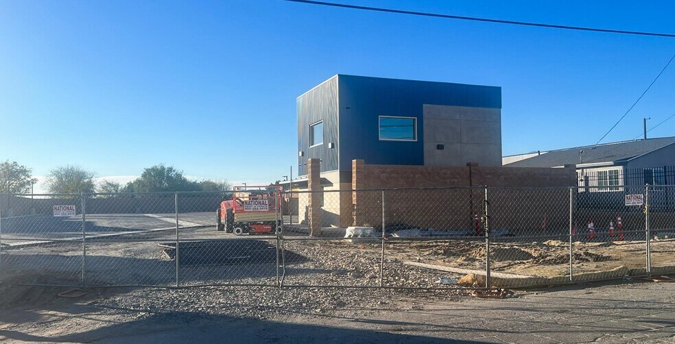 2072 Sycamore Ave, Rialto, CA for lease - Primary Photo - Image 2 of 2