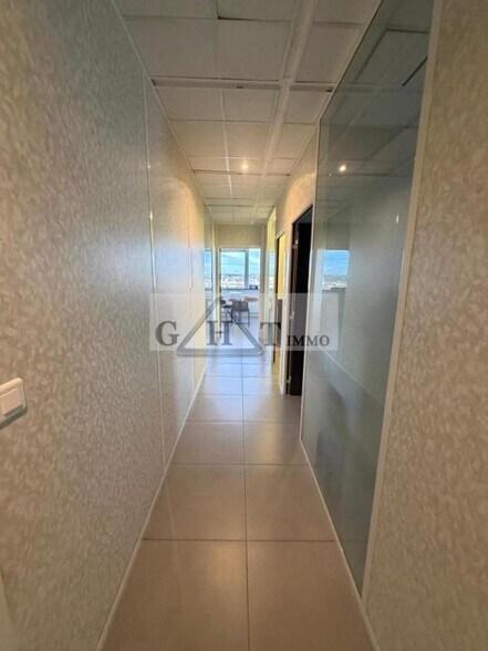 Office in Maisons-Alfort for sale - Interior Photo - Image 2 of 4