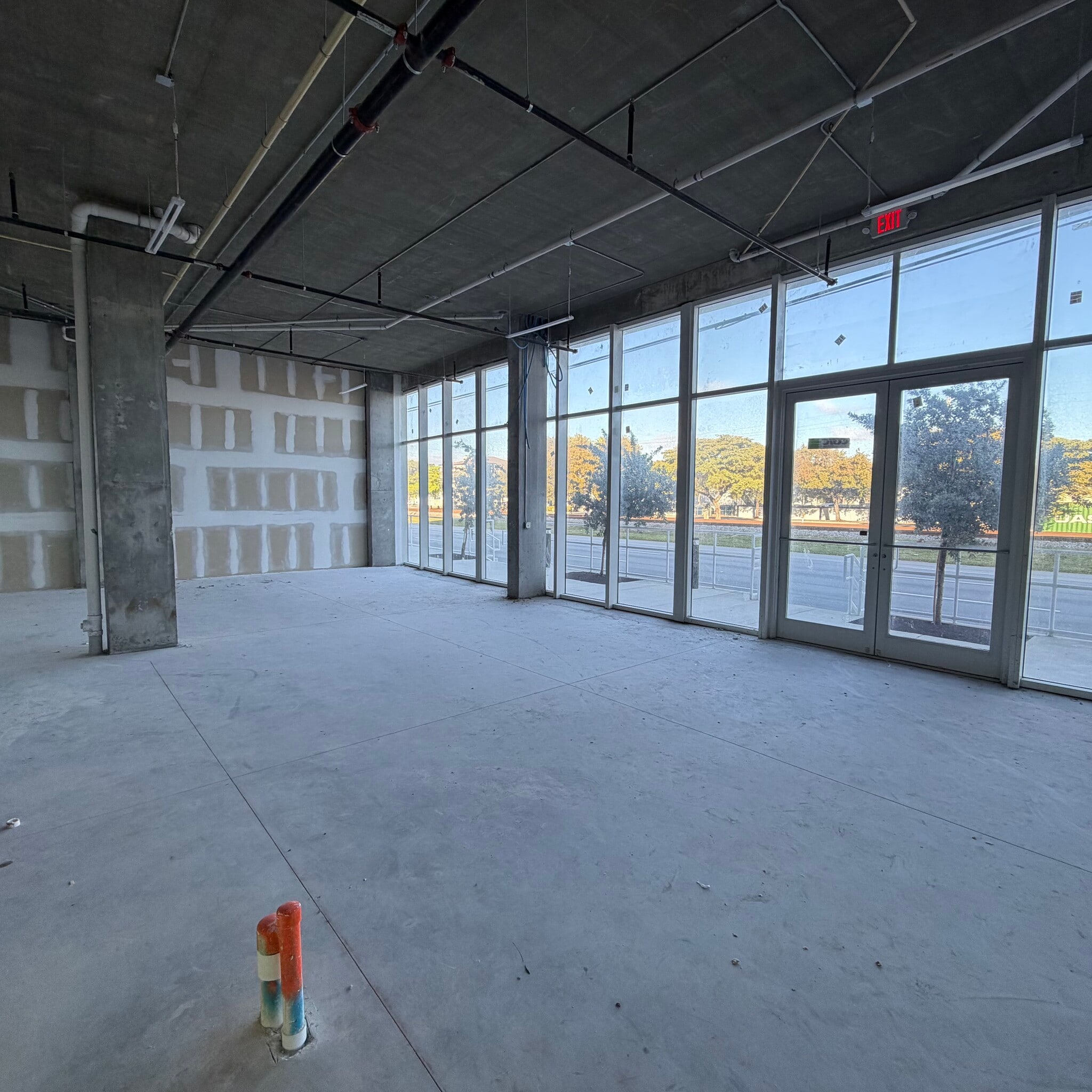 500 N Dixie Hwy, Hallandale Beach, FL à louer Photo intérieure- Image 1 de 2