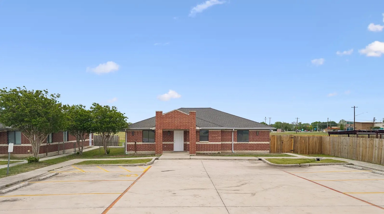 1024 Guadalupe, Lockhart, TX for sale Primary Photo- Image 1 of 13