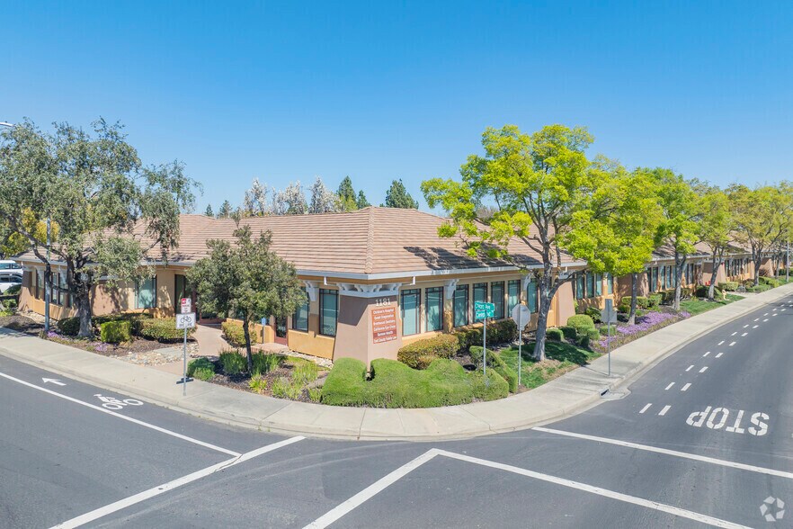 1181 Central Blvd, Brentwood, CA à louer - Photo du bâtiment - Image 2 de 9