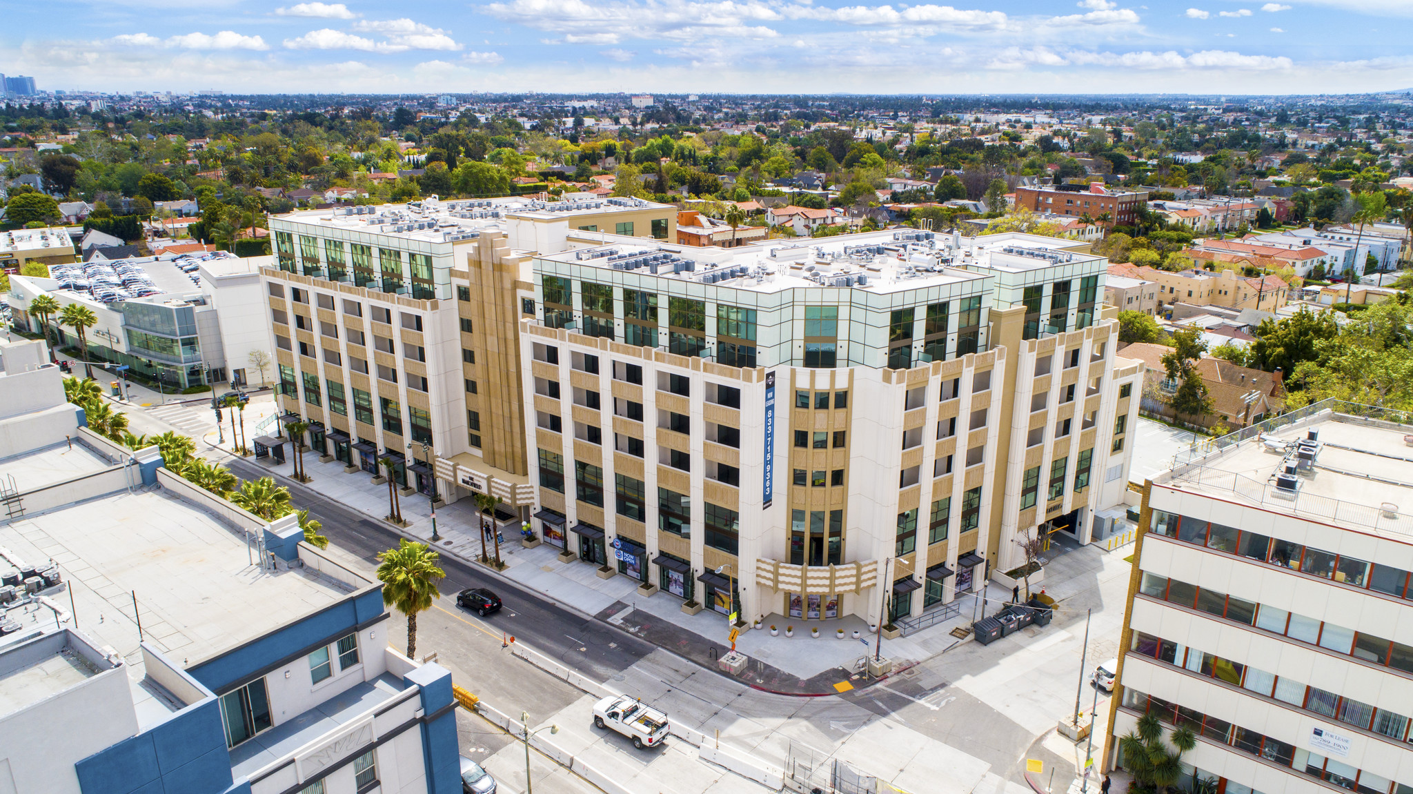 5100 Wilshire Blvd, Los Angeles, CA à vendre Photo du bâtiment- Image 1 de 1