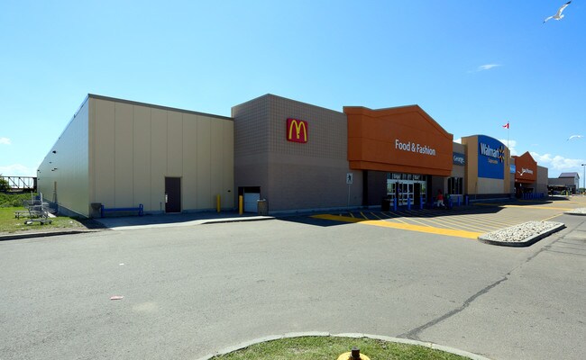 Plus de détails pour 2-110 Campsite Rd, Spruce Grove, AB - Commerce de détail à louer