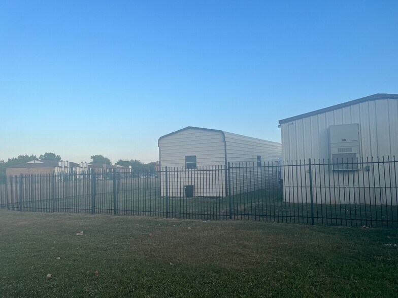 7387 S Hulen St, Fort Worth, TX à vendre - Photo du bâtiment - Image 2 de 6