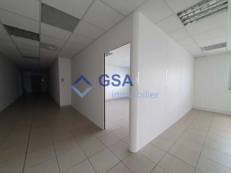 Bureau dans Grigny à louer - Photo intérieure - Image 1 de 8