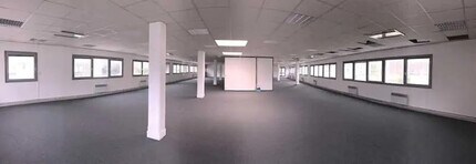 Office in Arcueil for lease Interior Photo- Image 1 of 4