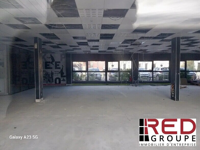 Commerce de détail dans Éguilles à louer - Photo intérieure - Image 3 de 4