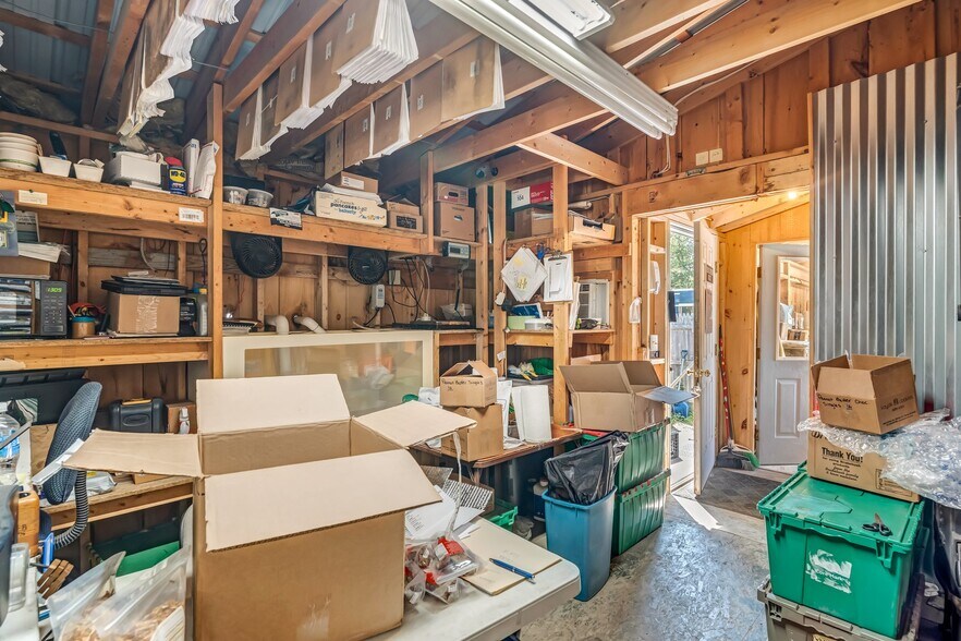 40 North Rd, Swans Island, ME à vendre - Photo du bâtiment - Image 3 de 33